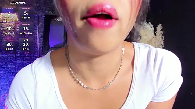 Snapshot of Assia_Roos chatting on 06-18-26, 10:30 Assia Roos online show from 06-18-26, 10:30