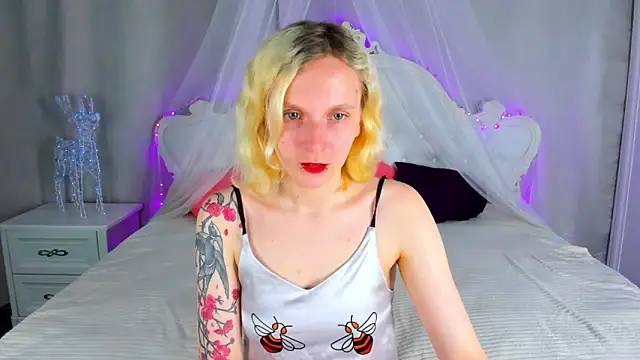 LikiLips online show from 05-27-26, 01:13
