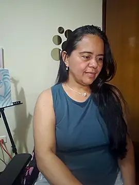 Snapshot of Miss__kendra_ chatting on 10-21-25, 12:33 Miss kendra online show from 10-21-25, 12:33