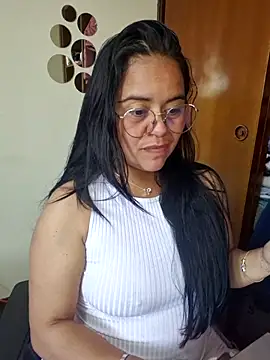 Snapshot of Miss__kendra_ chatting on 10-22-25, 02:17 Miss kendra online show from 10-22-25, 02:17