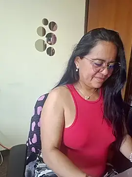 Snapshot of Miss__kendra_ chatting on 10-23-25, 11:42 Miss kendra online show from 10-23-25, 11:42