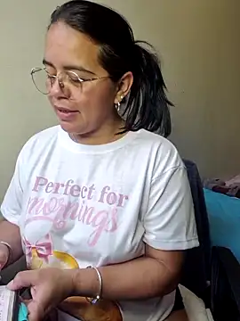 Snapshot of Miss__kendra_ chatting on 10-31-25, 02:51 Miss kendra online show from 10-31-25, 02:51