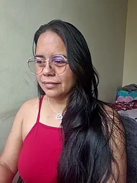 Snapshot of Miss__kendra_ chatting on 11-19-25, 02:06 Miss kendra online show from 11-19-25, 02:06