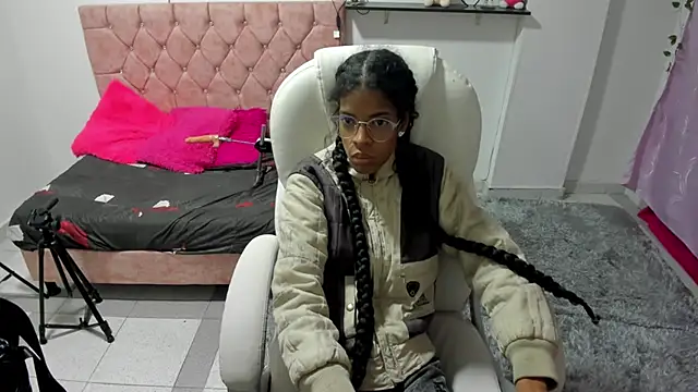 thianahorny online show from 12-22-25, 10:01