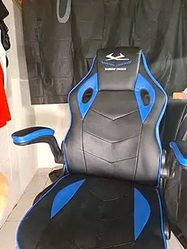 Snapshot of GeilesLuder36 chatting on 11-25-25, 07:58 GeilesLuder36 online show from 11-25-25, 07:58