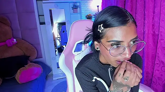 KarlaSlutSkinny   online show from 03-10-26, 08:25