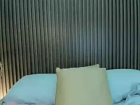 Snapshot of laura_maite_ chatting on 10-23-25, 12:04 laura maite online show from 10-23-25, 12:04