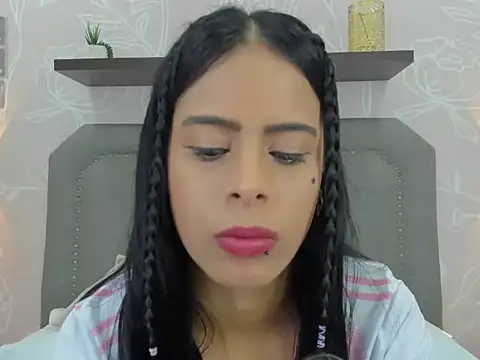 Snapshot of laura_maite_ chatting on 11-24-25, 12:16 laura maite online show from 11-24-25, 12:16