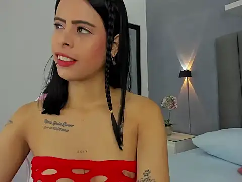 Snapshot of laura_maite_ chatting on 11-26-25, 12:06 laura maite online show from 11-26-25, 12:06