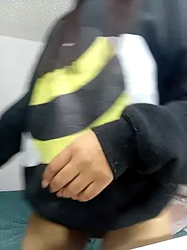 Snapshot of MeganHillss chatting on 10-09-25, 04:21 MeganHillss online show from 10-09-25, 04:21