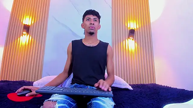 Snapshot of Ethan_thouse chatting on 10-09-25, 03:37 Ethan thouse online show from 10-09-25, 03:37