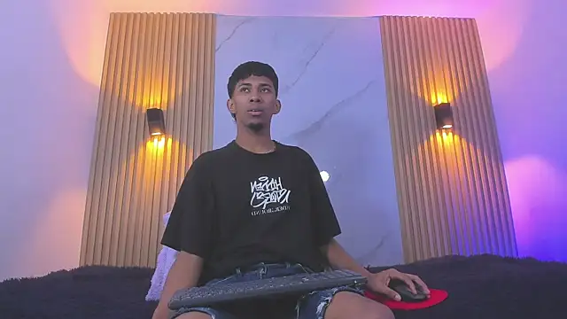 Snapshot of Ethan_thouse chatting on 10-10-25, 03:16 Ethan thouse online show from 10-10-25, 03:16