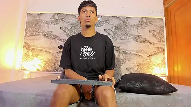 Snapshot of Ethan_thouse chatting on 10-15-25, 03:06 Ethan thouse online show from 10-15-25, 03:06