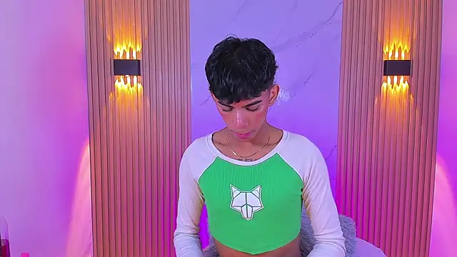 Snapshot of Ethan_thouse chatting on 11-21-25, 11:14 Ethan thouse online show from 11-21-25, 11:14