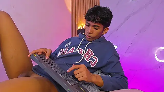 Snapshot of Ethan_thouse chatting on 12-03-25, 07:34 Ethan thouse online show from 12-03-25, 07:34