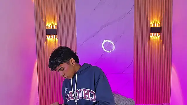 Snapshot of Ethan_thouse chatting on 12-04-25, 07:11 Ethan thouse online show from 12-04-25, 07:11