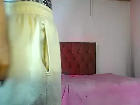 Snapshot of VeryHotGill chatting on 10-10-25, 05:01 VeryHotGill online show from 10-10-25, 05:01