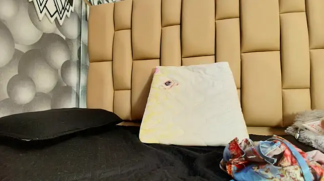 Snapshot of hannah_teehn chatting on 10-16-25, 07:04 hannah teehn online show from 10-16-25, 07:04