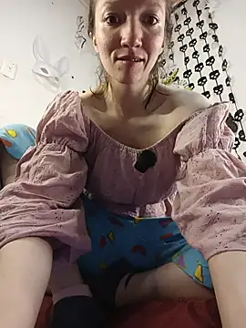 Snapshot of Lucy_colee chatting on 10-24-25, 12:23 Lucy colee online show from 10-24-25, 12:23