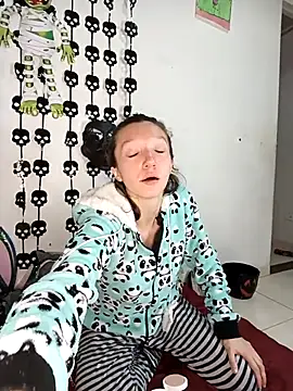 Snapshot of Lucy_colee chatting on 10-28-25, 04:31 Lucy colee online show from 10-28-25, 04:31