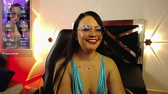 LeeluFox online show from 10-22-25, 02:01