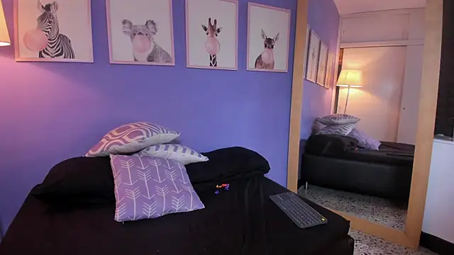 TanishaReyes online show from 10-31-25, 07:59