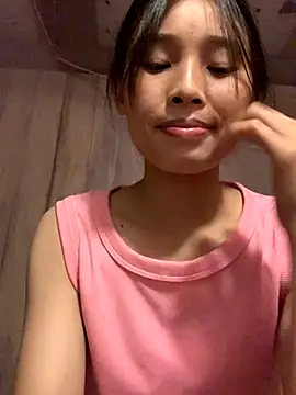 Snapshot of Han-han123 chatting on 10-22-25, 01:11 Han-han123 online show from 10-22-25, 01:11