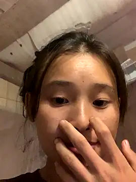 Snapshot of Han-han123 chatting on 10-31-25, 01:12 Han-han123 online show from 10-31-25, 01:12