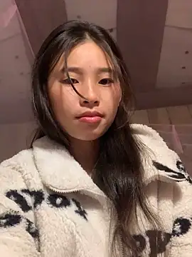 Snapshot of Han-han123 chatting on 11-23-25, 10:20 Han-han123 online show from 11-23-25, 10:20