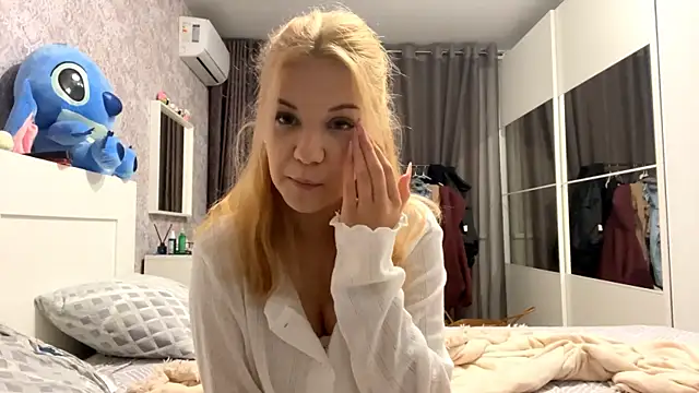 Snapshot of Randa_babygirl chatting on 10-23-25, 07:12 Randa babygirl online show from 10-23-25, 07:12