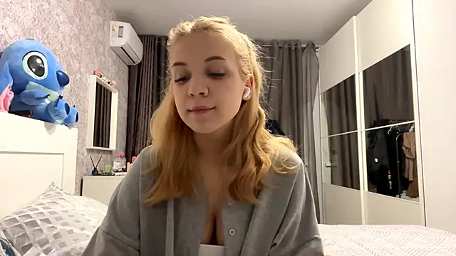 Snapshot of Randa_babygirl chatting on 10-26-25, 07:42 Randa babygirl online show from 10-26-25, 07:42