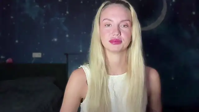 Snapshot of angelofanny chatting on 10-20-25, 07:31 angelofanny online show from 10-20-25, 07:31