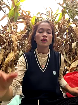 Snapshot of hi-hi-zz chatting on 12-15-25, 05:23 hi-hi-zz online show from 12-15-25, 05:23