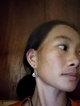 Snapshot of gio-thu chatting on 10-08-25, 08:12 gio-thu online show from 10-08-25, 08:12