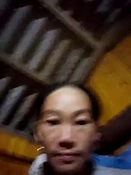 Snapshot of gio-thu chatting on 10-12-25, 01:43 gio-thu online show from 10-12-25, 01:43