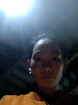 Snapshot of gio-thu chatting on 10-18-25, 01:12 gio-thu online show from 10-18-25, 01:12