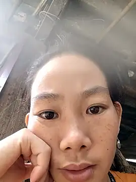 Snapshot of gio-thu chatting on 10-19-25, 05:30 gio-thu online show from 10-19-25, 05:30