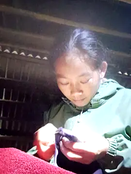 Snapshot of gio-thu chatting on 10-24-25, 02:30 gio-thu online show from 10-24-25, 02:30