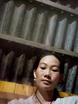 Snapshot of gio-thu chatting on 10-25-25, 04:35 gio-thu online show from 10-25-25, 04:35