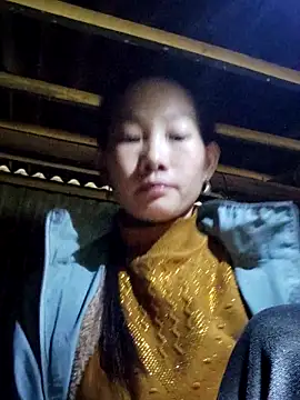 Snapshot of gio-thu chatting on 11-04-25, 02:10 gio-thu online show from 11-04-25, 02:10