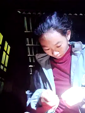 Snapshot of gio-thu chatting on 11-11-25, 12:43 gio-thu online show from 11-11-25, 12:43