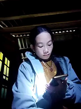 Snapshot of gio-thu chatting on 11-13-25, 04:00 gio-thu online show from 11-13-25, 04:00