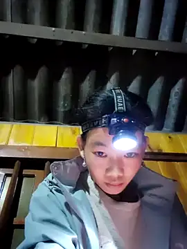 Snapshot of gio-thu chatting on 11-18-25, 06:12 gio-thu online show from 11-18-25, 06:12