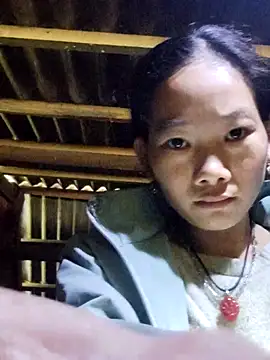 Snapshot of gio-thu chatting on 11-19-25, 06:13 gio-thu online show from 11-19-25, 06:13