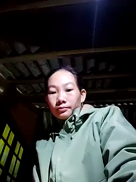 Snapshot of gio-thu chatting on 11-22-25, 12:20 gio-thu online show from 11-22-25, 12:20