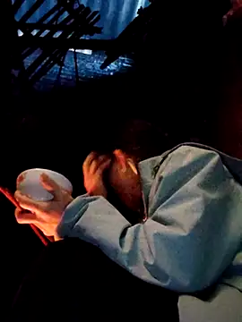 Snapshot of gio-thu chatting on 11-23-25, 01:27 gio-thu online show from 11-23-25, 01:27