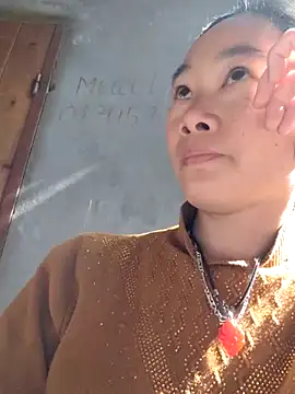 Snapshot of gio-thu chatting on 11-28-25, 06:05 gio-thu online show from 11-28-25, 06:05