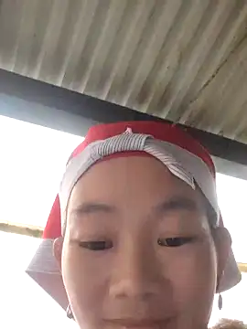 Snapshot of gio-thu chatting on 12-15-25, 12:48 gio-thu online show from 12-15-25, 12:48