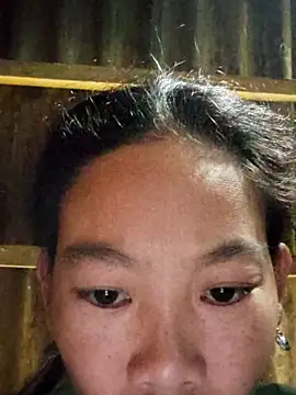 Snapshot of gio-thu chatting on 12-18-25, 04:07 gio-thu online show from 12-18-25, 04:07