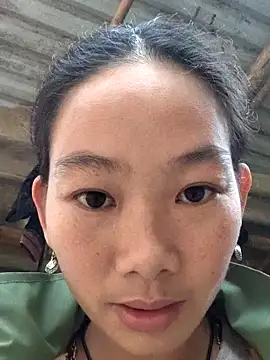 Snapshot of gio-thu chatting on 12-20-25, 10:11 gio-thu online show from 12-20-25, 10:11